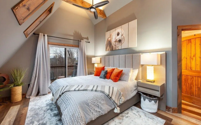 Night Owl 3 Bedroom Cabin by RedAwning