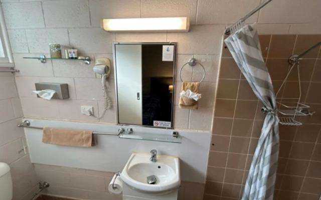 Warren Motor Inn
