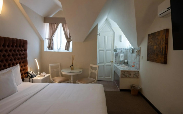 Casa Bonita Hotel + Cocina