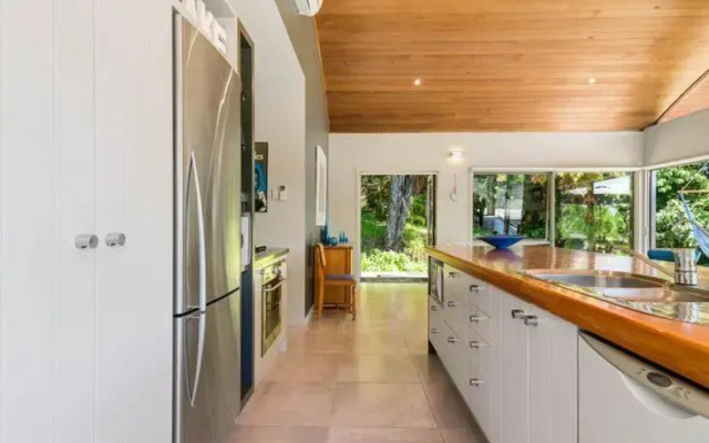FlaxWater Bach - Lake Tarawera Holiday Home