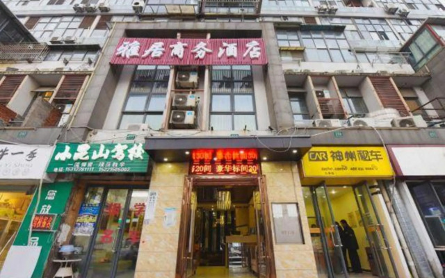Moos Hotel (Shanghai Jiuting Subway Station)