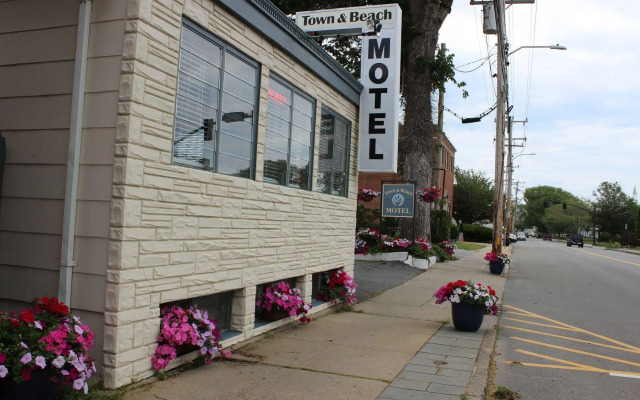 Town & Beach Motel