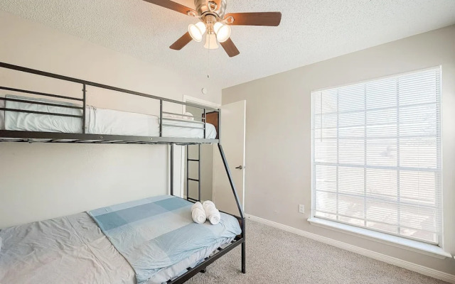 Beat the Heat in Katy w Pool