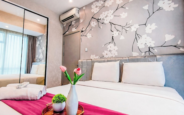 Artistic And Bright 1Br At Grand Sungkono Lagoon Apartment