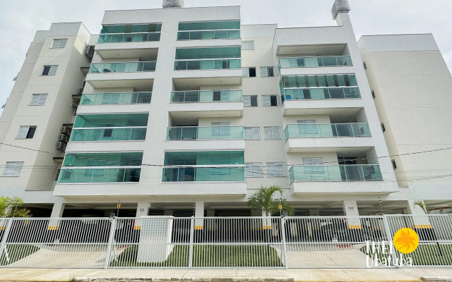 Apto completo e confortável com roupa de cama nas Toninhas  Condomínio Lumière