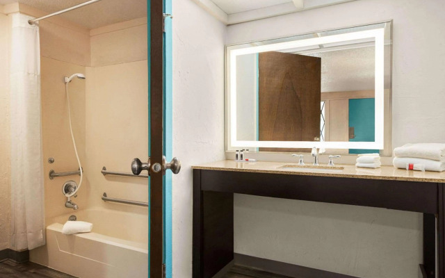 Howard Johnson by Wyndham Dover