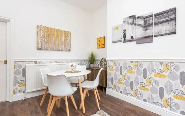 Newly Renovated & Moden Facing Ancient City Walls