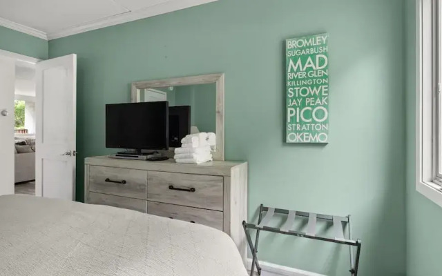 Bridges Circle 2 Bedroom Condo by RedAwning