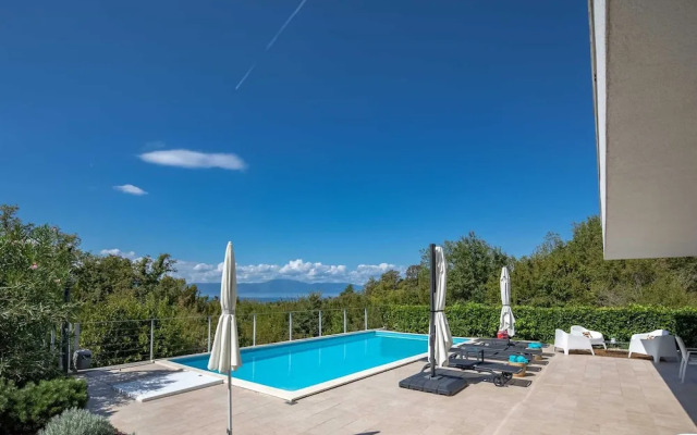 Villa Luxor With Heated Pool