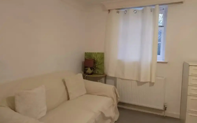 Apartmentsleeps4-parking-nearhuntington-petsok