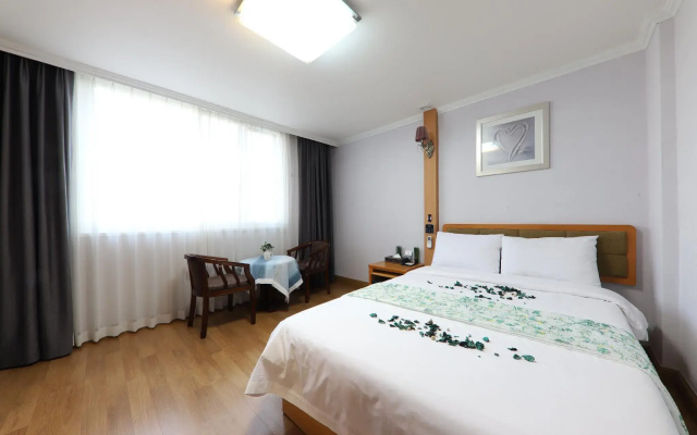Utopia Tourist Hotel
