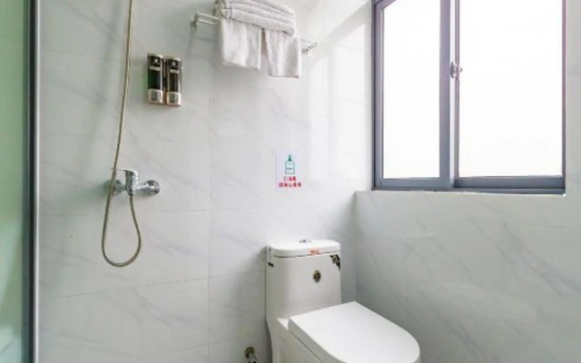 Wanshi Chang Anshun Express Apartment (Shenzhen North Railway Station)