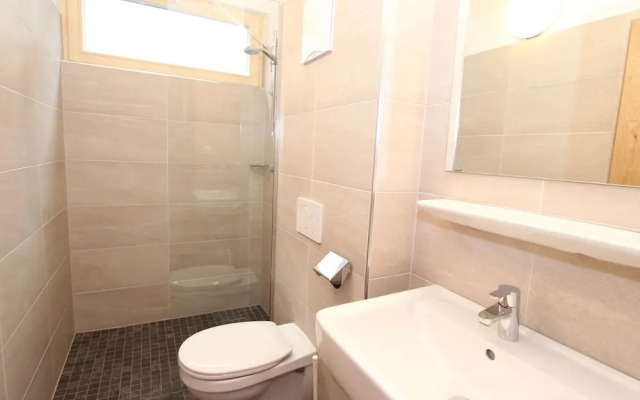 Stylish Flat With Garden & Sauna Access
