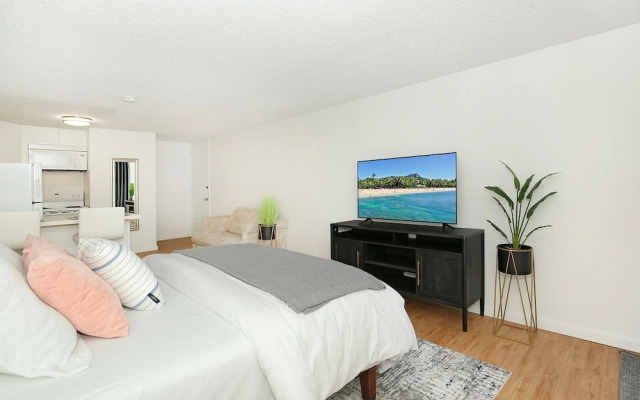 Oahu Tradewinds Plaza 601 Condo