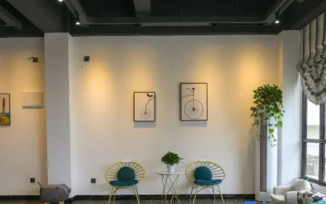 Yangshuo Monsoon Homestay (Eternal Scenery District Branch)