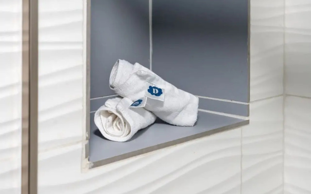 Stylish 2BR Urban Retreat in River West