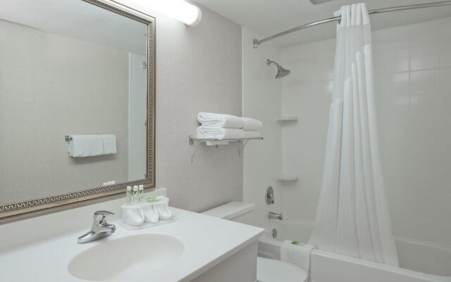 Holiday Inn Express Chicago-Downers Grove, an IHG Hotel