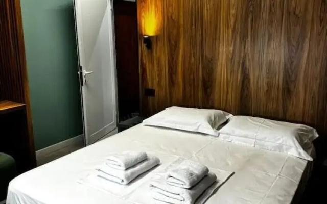 Warm Corner Studio Central Comfort