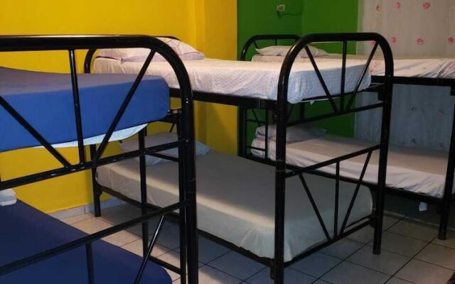 Hostal Guacamayos