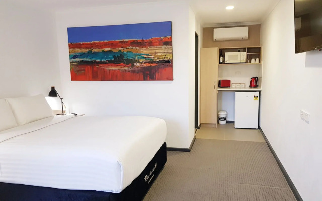 William Macintosh Motor Lodge