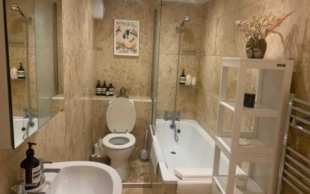Stylish and Modern 1 Bedroom Flat Near East Dulwich