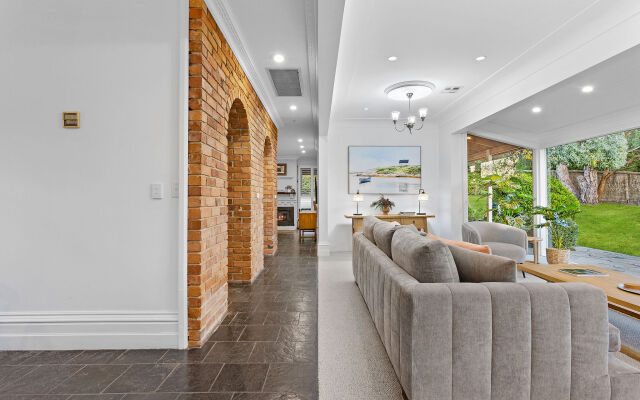 Tranquil Estate With Pool Heated Spa Gardens