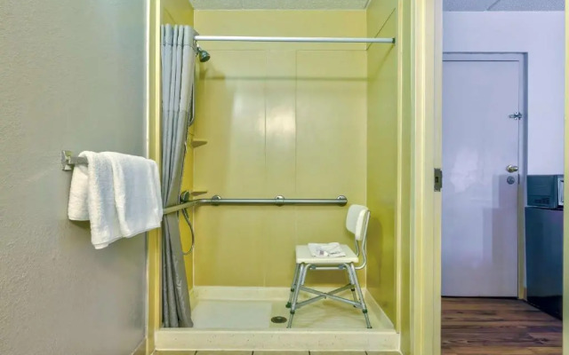 Econo Lodge Coliseum