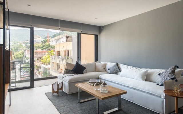 Sailview 703 Romantic Zone Rooftop Pool Ocean Views