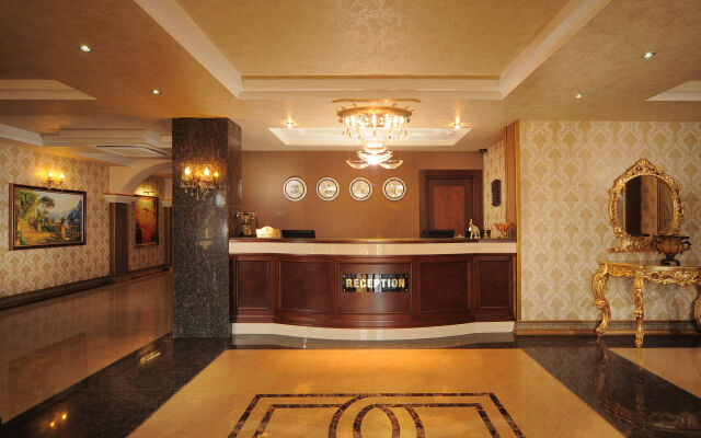 Golden Lake Hotel