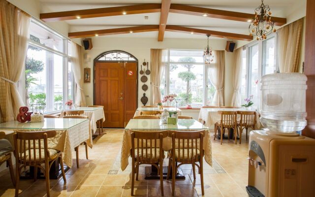 Four Seasons B & B