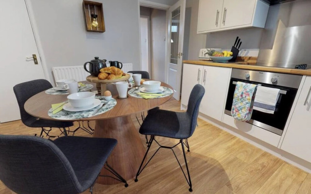 Stayzo 2BR House Accommodation in Peterborough