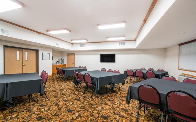 Travelodge & Suites by Wyndham Fargo/Moorhead