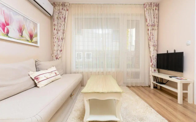 Bright & Cozy 1BD Flat with a Charming Terrace