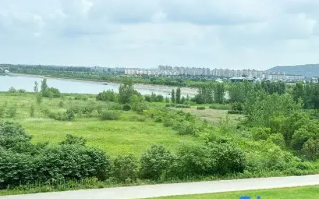 Yangzi Tianyue Hongshan Hotel