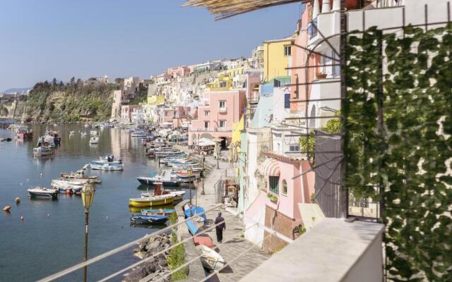 Calilla house by Procida Reserve