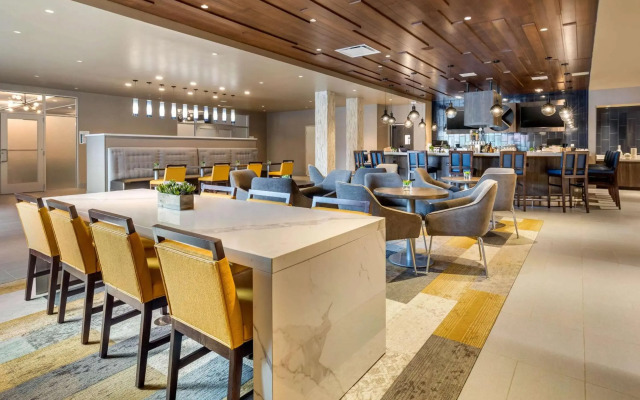 Cambria Hotel Milwaukee Downtown