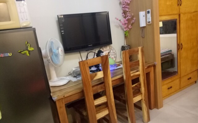 Jona's Place at Shell Residences