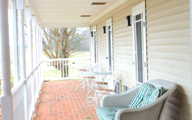 Four Seasons Country Inn
