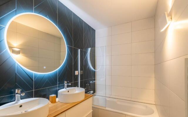 Spacious T3 apartment with a balcony near the old town