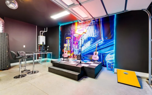 Downtown Nashville Hot Tub Game Room Karaoke