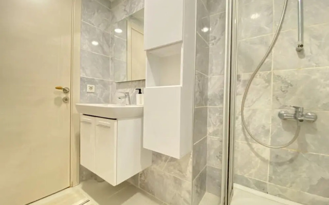 Missafir Modern Flat With Balcony on Bagdat Street