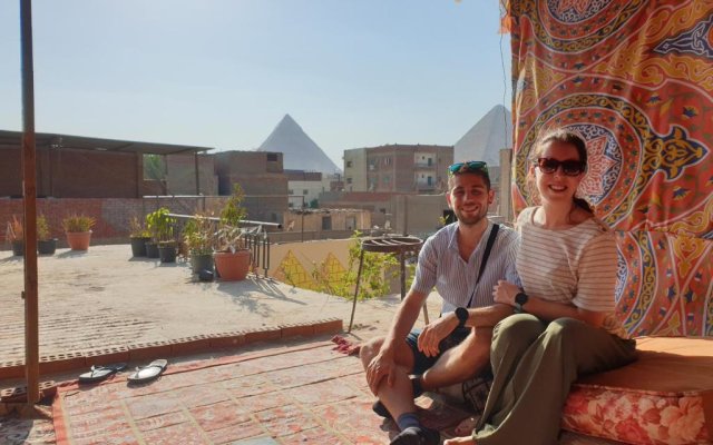 2 Jana Pyramids view inn