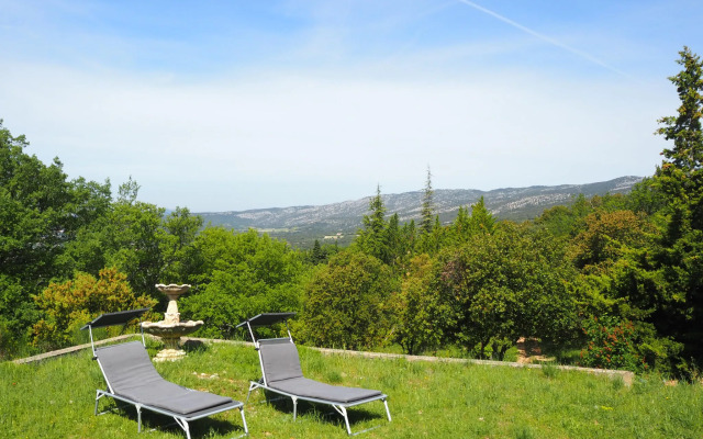 Provencal holiday home with private garden, Bédoin