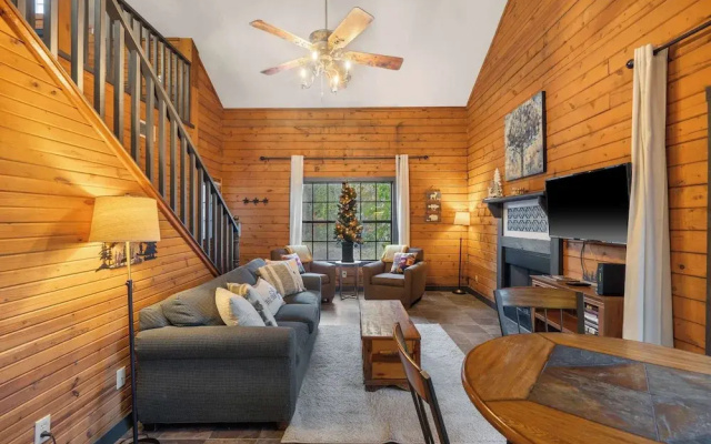 Whitetail Cabin Getaway for 6