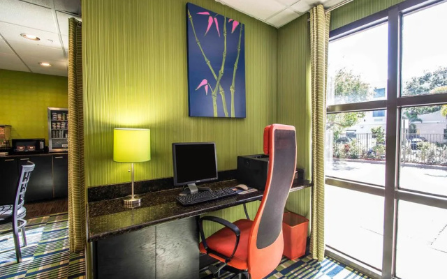Comfort Inn & Suites Fl056 Hotel