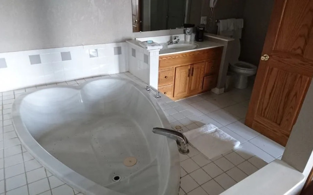 Super 8 Flint/Burton Area