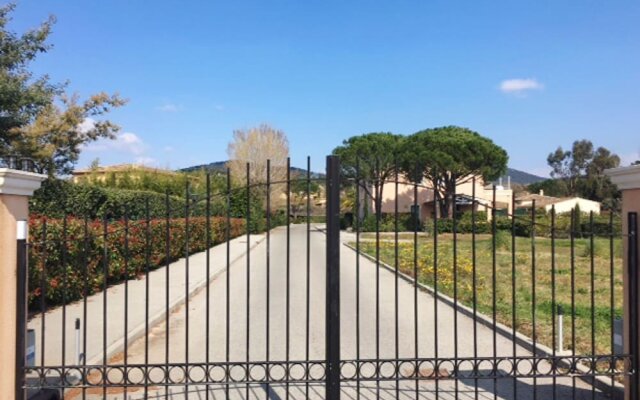 Apartment With 2 Bedrooms in Grimaud, With Wonderful Mountain View, Po
