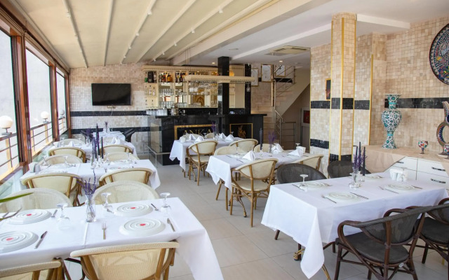 Nayla Palace Hotel