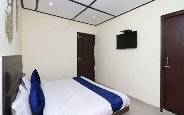 OYO 13673 Home Luxury 1RK Happy Valley