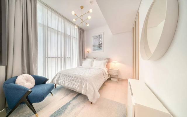 Banyan Tree - 210- DM